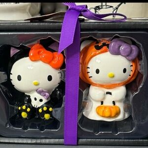Hello Kitty Halloween Salt & Pepper Shaker ( New  Dhips SAME DAY